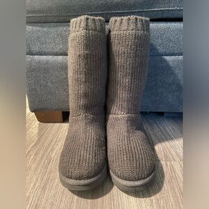 UGG retired Capra boots with sweater outside and wool lining Gray size 8